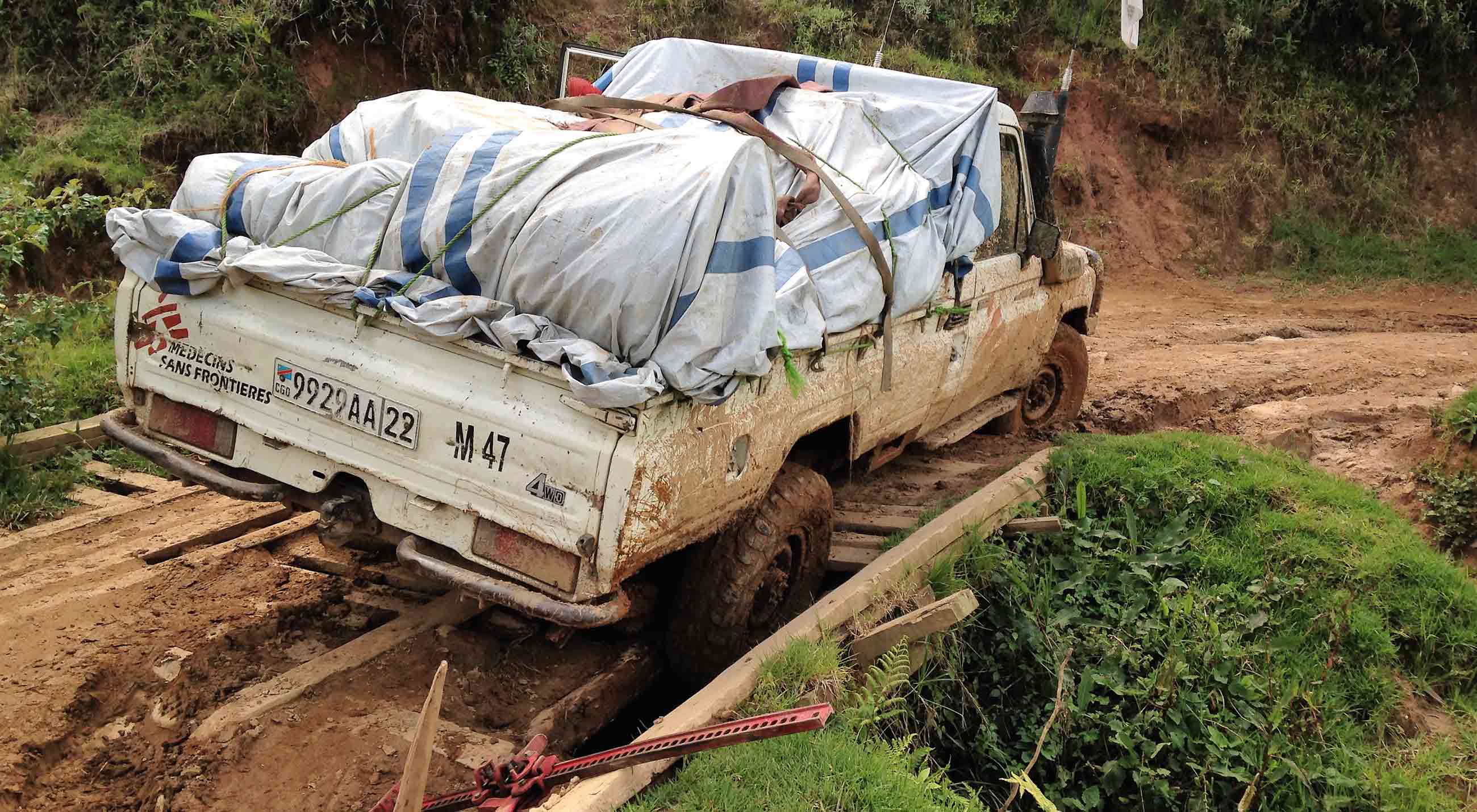 Den pågående regnsäsongen gör vägarna svårframkomliga i den bergiga södra Kivu-provinsen, Kongo-Kinshasa.