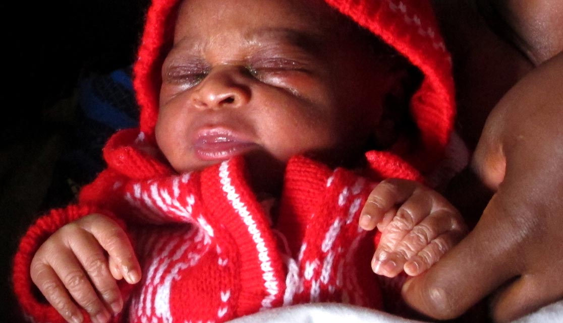 En pojke som fötts på Numbi sjukhus, Kongo-Kinshasa, där Ida Moberg jobbar. 