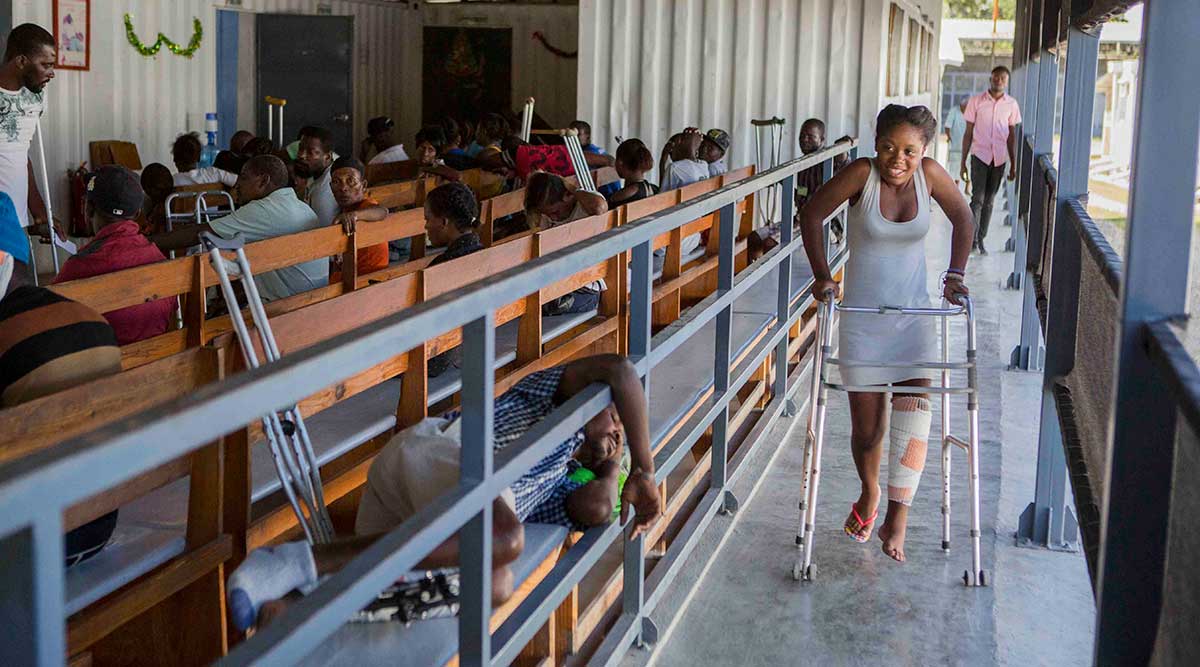 Cheldine Jean Pierre, i Haiti, som skottskadades i benet. 