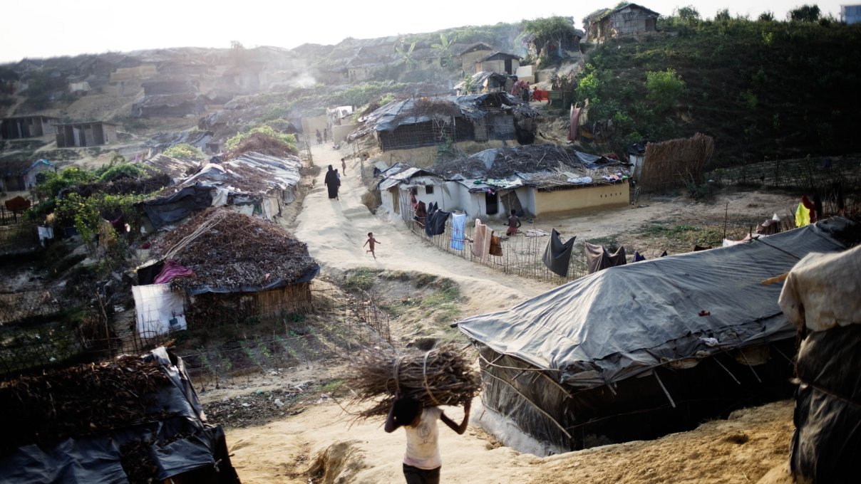 Hikoya uning xotiniga josuslik qilish edi