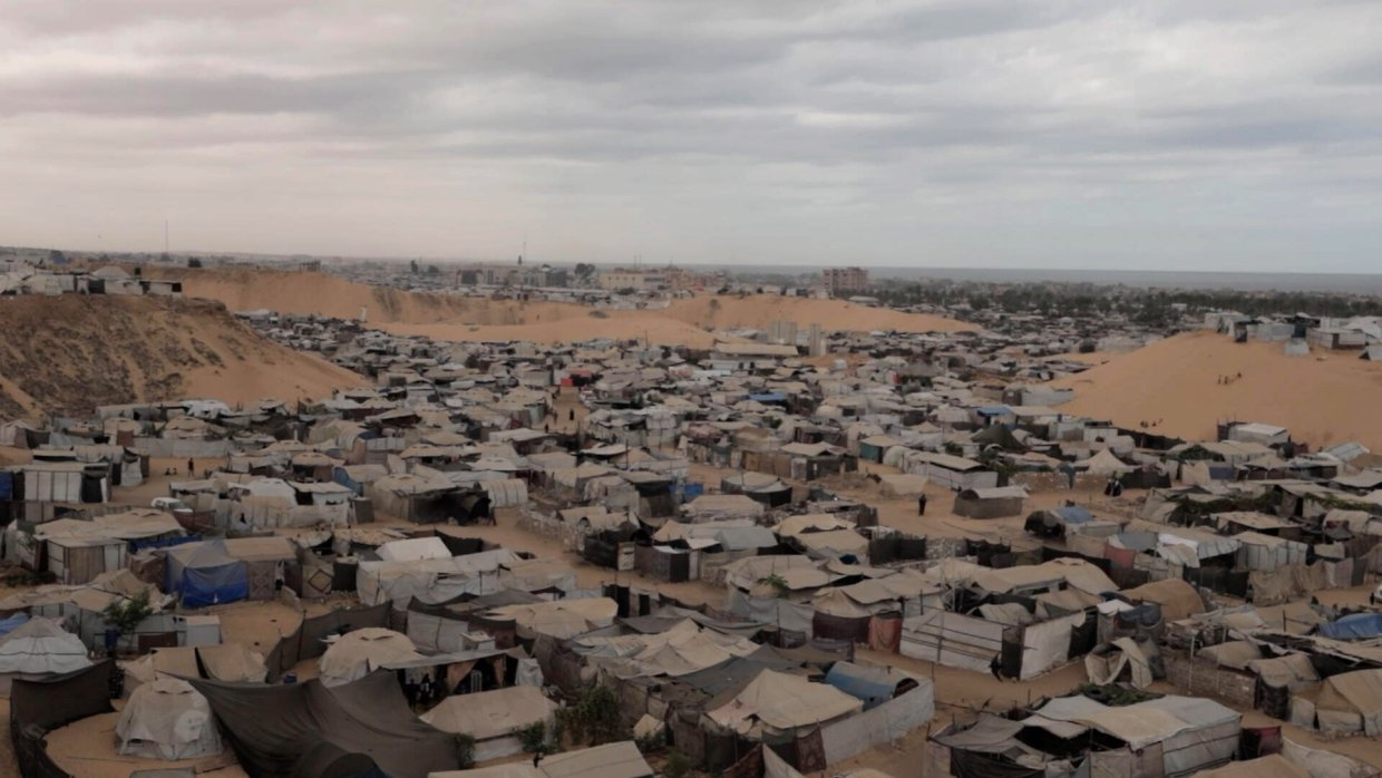 Thousands of tents in a desert camp