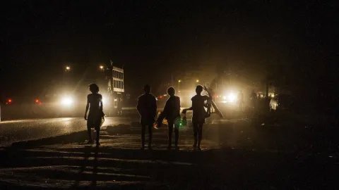 Moçambiques växande gruvindustri lockar migrantarbetare och sexarbetare från regionen. Båda grupperna är särskilt utsatta för hivsmitta. 
