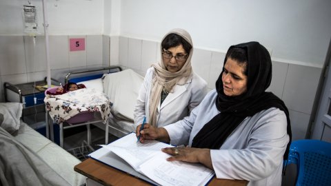 Två läkare på boostsjukhuset