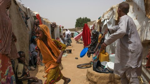 Barn leker i ett läger i Maiduguri