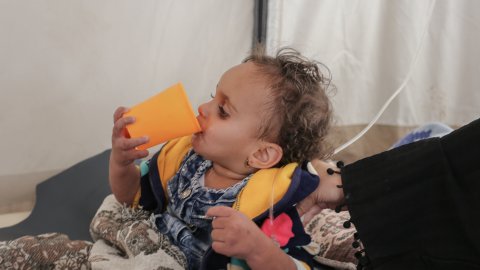 Tvååriga Nouf Ibrahim vårdades för misstänkt kolera i vårt kolerabehandlingsenheten i Ibb, Jemen. 