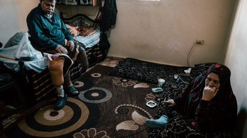 70-årige palestiniern Tawfik och hans syriska fru Hanadi bor i Shatilalägret i södra Beirut, Libanon.