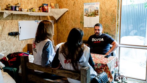 Dmitry Zakharov samtalar med våra anställda.