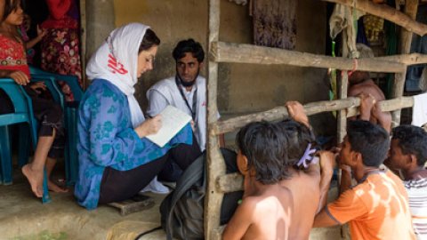 Människor som som tillhör folkgruppen rohingya som flytt från delstaten Rakhine i Myanmar till Bangladesh.