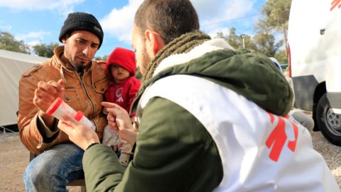 Syriska flyktingar tas emot på Läkare utan gränsers klinik utanför lägret Moria på Lesbos