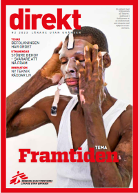 omslagsbild Direkt bild på man med brännskada som provar en ansiktsmask.