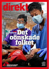 omslagsbild på två män i blåa sjukvårdskläder tar hand om en flicka