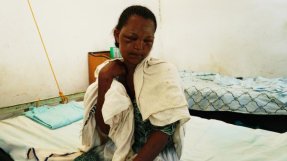Workey Mekonen, 24 år, blev ormbiten när hon sov i Kafta, Tigray, Etiopen.