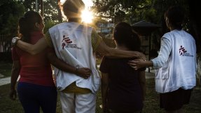 En grupp ungdomar och psykologer från Läkare Utan Gränser i staden Guerrero, Mexiko.