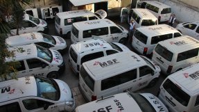 18 Läkare Utan Gränser-ambulanser väntar på att rycka ut i Gaza, Palestina.