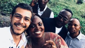 Samy tillsammans med några kollegor i Kongo-Kinshasa.