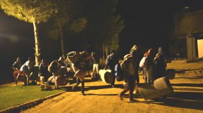 Flyktingar och migranter förflyttas från Zintan till en anläggning i Tripoli för vidare evakuering ut ur Libyen