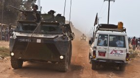 En bil på väg till Castorsjukhuset i Bangui, Centralafrikanska Republiken