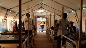 Ett sjukhus för barn och vuxna i Burkina Faso