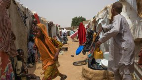 Barn leker i ett läger i Maiduguri