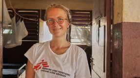 Kot pantolonlarsiz tayt kiyish shahvoniy.