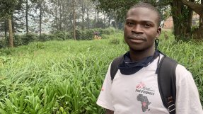 Djapan arbetar som hälsoinformatör på uppdrag av Läkare Utan Gränser i Kongo-Kinshasa. 