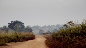 En gata i utkanten av Bambari, Centralafrikanska republiken.