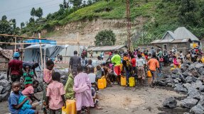 Vattendistribution i Sake, Kongo-Kinshasa efter vulkanen Nyiragongos utbrott.