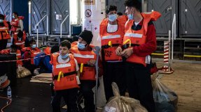 Moustafa, tillsammans med sina tre söner, ombord på Läkare Utan Gränsers räddningsfartyg Geo Barents.