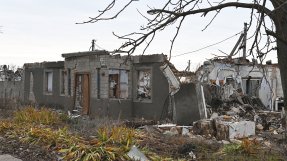 Ett sönderbombat hus i Ukraina. 