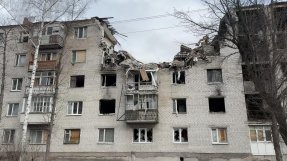 Bombskadat lägenhetshus