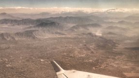 <p>Utsikten från flygplanet över bergen i Afghanistan. </p>
Utsikten från flygplanet över bergen i Afghanistan.