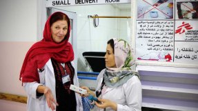<p>Barnmorskan Mimansa Madheden tillsammans med Aqila, som är ansvarig för fortbildning och klinisk träning på sjukhuset i Dasht-e-Barchi, Afghanistan. </p>
Barnmorskan Mimansa Madheden tillsammans med Aqila, som är ansvarig för fortbildning och klinisk träning på sjukhuset i Dasht-e-Barchi, Afghanistan.