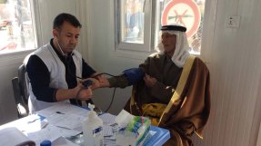 <p>En patient får hjälp på en av våra kliniker i Irak. </p>
En patient får hjälp på en av våra kliniker i Irak.