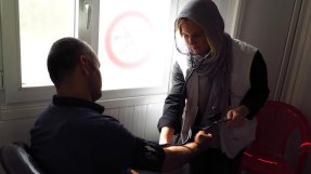 <p>Sjuksköterskan Anna Blideman i Irak.</p>
Sjuksköterskan Anna Blideman i Irak.