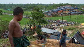 Över en halv miljon människor som tillhör folkgruppen rohingya har hittills flytt från delstaten Rakhine i Myanmar till Bangladesh. 