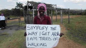 ”Gör det lättare för mig att få ARV (medicin mot hiv) jag är trött på att vandra” Bej Murevi, 47, var tvungen att gå två mil varje månad för att hämta medicin. Hennes by Tereri i Zimbabwe ligger långt ifrån närmsta klinik.
