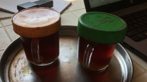 <p>Te från teståndet utanför sjukhuset. </p>
Te från teståndet utanför sjukhuset.