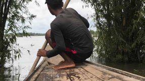 <p>"Det finns inte mycket man kan göra för att göra en förlossning bekväm på en träbåt i Mekongfloden."</p>
Det finns inte mycket man kan göra för att göra en förlossning bekväm på en träbåt i Mekongfloden.