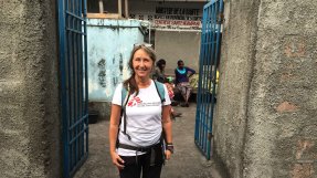 Lian Green-Brzezinska från Sverige deltar i vaccinationskampanjen mot gula febern i Kongo-Kinshasa.