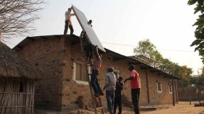 Sjukhuset i Shamwana, Kongo-Kinshasa, drivs nu med hjälp av solenergi.