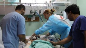 Läkare Utan Gränser bistår med vård på Al Shifa-sjukhuset. Enligt FN dödades 17 personer och 117 skadades natten mellan 19 och 20 juli. FOTO: Samantha Maurin