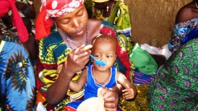 Undernäring är ett problem i Niger och vi arbetar bland annat med matlagningskurser för mammor.