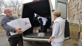 Läkaren Zahir Muhammad från Pakistan arbetar för Läkare Utan Gränser och levererar medicinskt material till sjukhuset i Lissychansk i östra Ukraina. FOTO: Corinne Baker
