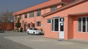 Den nyöppnade mödravårdkliniken i den fattiga stadsdelen Dasht-e-Barchi i Kabul. 