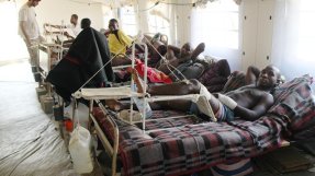 Läkare Utan Gränser har satt upp tält utanför Community-sjukhuset för att få plats med skadade efter den senaste tidens våldsamheter.