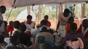 10 000-tals flyktingar från Sydsudan har kommit till norra Uganda. Läkare Utan Gränser har startat en akutinsats för att bistå med medicinsk och humanitär hjälp.