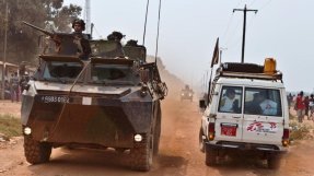 Människor flyr våldet på många håll i Centralafrikanska republiken. Bilden är ifrån huvudstaden Bangui. FOTO: Juan Carlos Tomasi / MSF