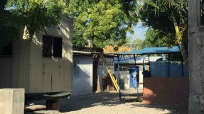 <p>Ingången till sjukhuset.</p>
Sjukhuset på Haiti