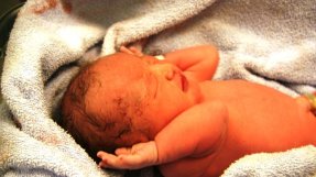 På det främsta förlossningssjukhuset Al Zaharaa föds 25 000 barn varje år. FOTO: MSF
