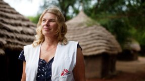 Cokie van der Velde är sanitetsspecialist och arbetar i Monrovia, Liberia på ett av Läkare Utan Gränsers ebolacenter. FOTO: Nichole Sobecki